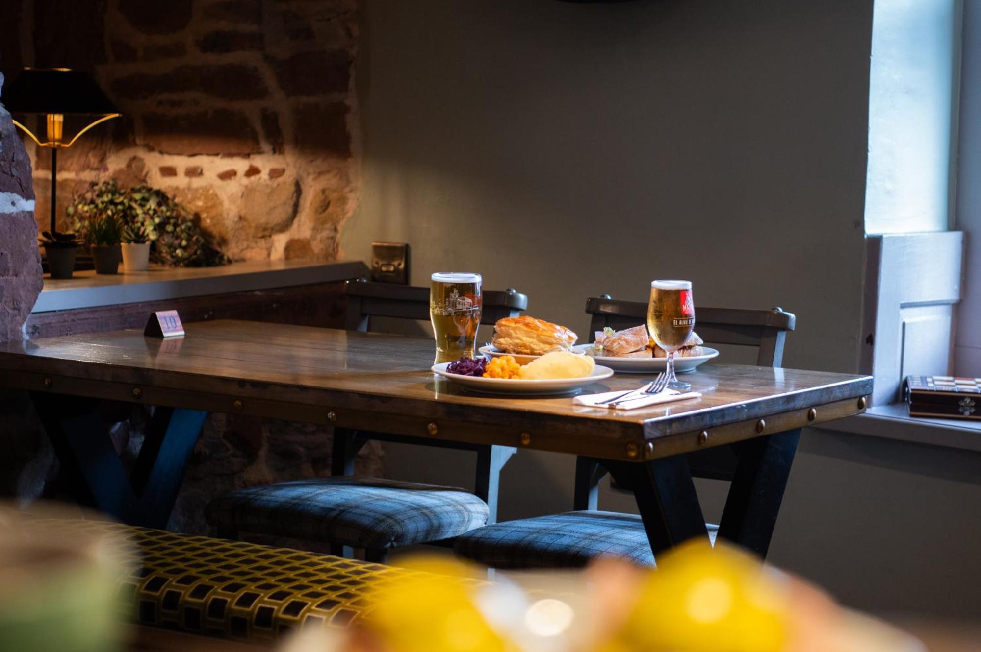 Crown And Cushion Appleby Hotel Buitenkant foto